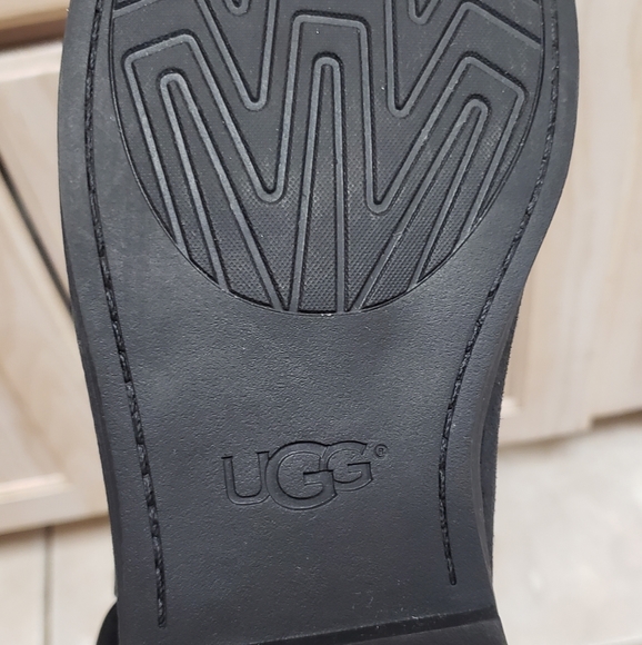 UGG black boots with bow size 8 - Picture 4 of 6